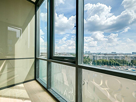 Стоимость панорамного остекления балкона в Москве