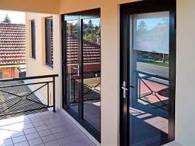 Алюминиевые двери для частного дома