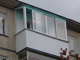 Сколько стоит поменять пластиковый балкон на алюминиевый